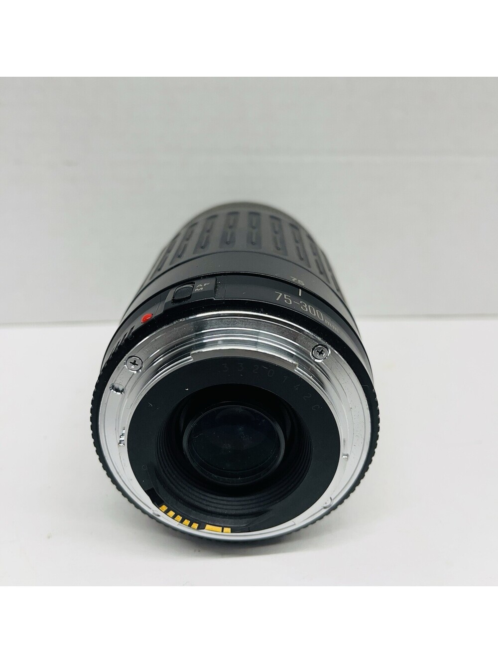 Canon EF 75-300mm 1:4-5.6 III zoom lens - Picture 3 of 3